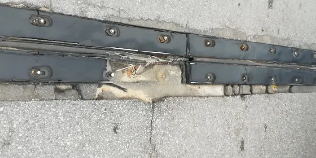 Iniciada la substitució de les juntes de dilatació del pont de la Riera d’en Cintet