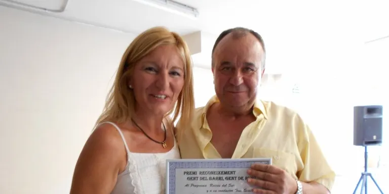 El director de Raíces del Sur, Toni Sevilla, rep un premi Gent del Barri