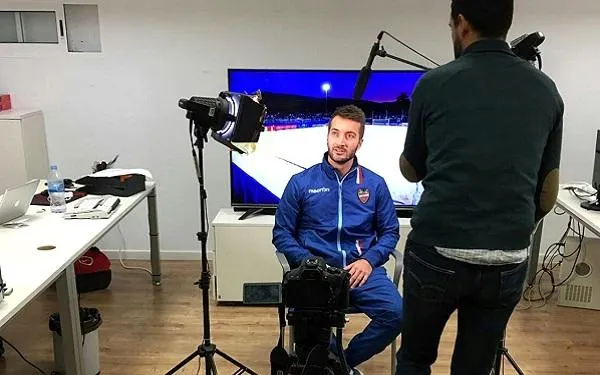 Llorenç Gómez dirigeix una estada de tecnificació de futbol platja amb el Levante UD