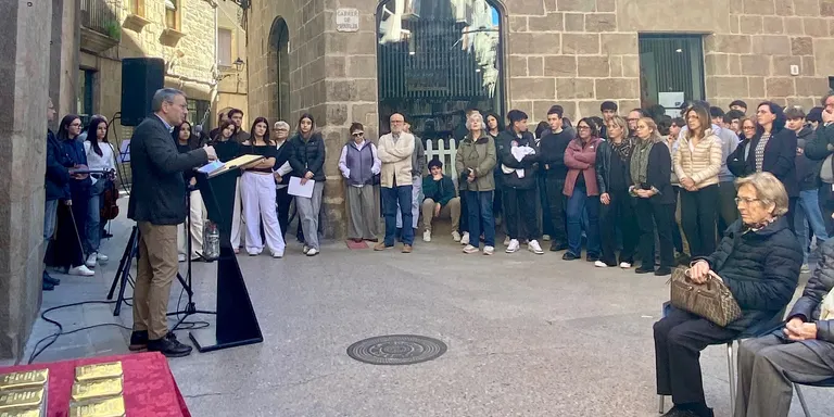 El Solsonès homenatja les víctimes del nazisme amb la col·locació de llambordes Stolpersteine i la participació activa dels centres de secundària