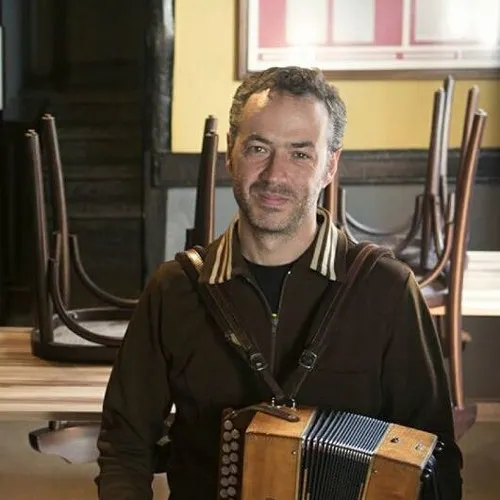 Un concert de Carles Belda obre el cicle enViu