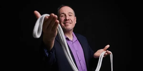La Violeta d’Altafulla acull aquest dissabte l’espectacle familiar Intimàgia, amb el mag Joaquim Matas