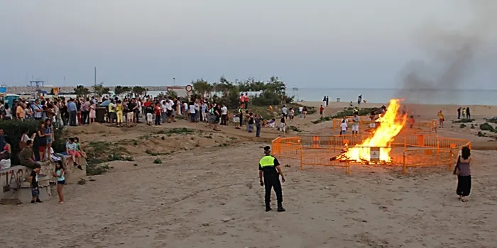 El grup d’arenyencs que han pujat a buscar la Flama del Canigó estan de camí