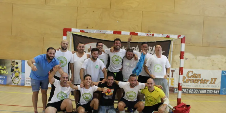 La Lliga Municipal de Futbol Sala se l'emporta l'equip de Grow Shop