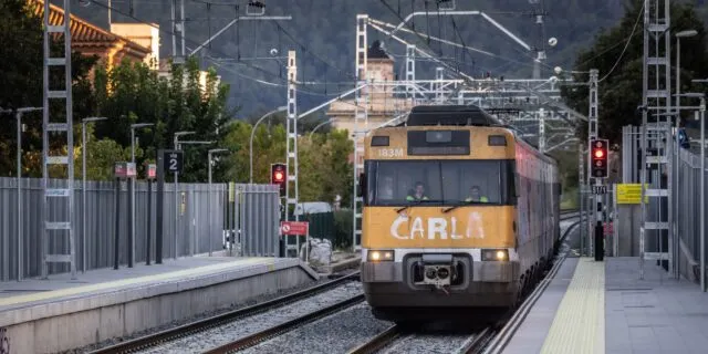 El servei de Rodalies de Catalunya, totalment suspès fins que es confirmi la “seguretat” a tota la xarxa
