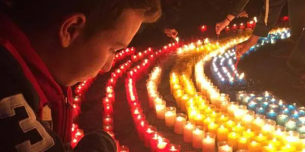 Èxit de participació a l'encesa solidària de La Salle
