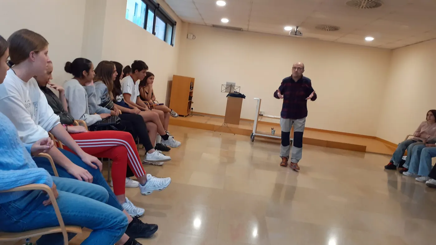 Vint-i-cinc persones voluntàries reben la formació del programa Lexcit per ajudar nens i nenes a gaudir de la lectura