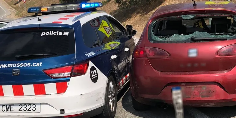 Detenen a Vidreres un jove begut per conduir de manera temerària i xocar intencionadament contra un cotxe patrulla