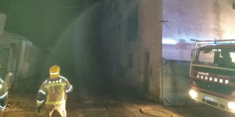 Moren 800 pollets en un incendi d'una granja a Agramunt