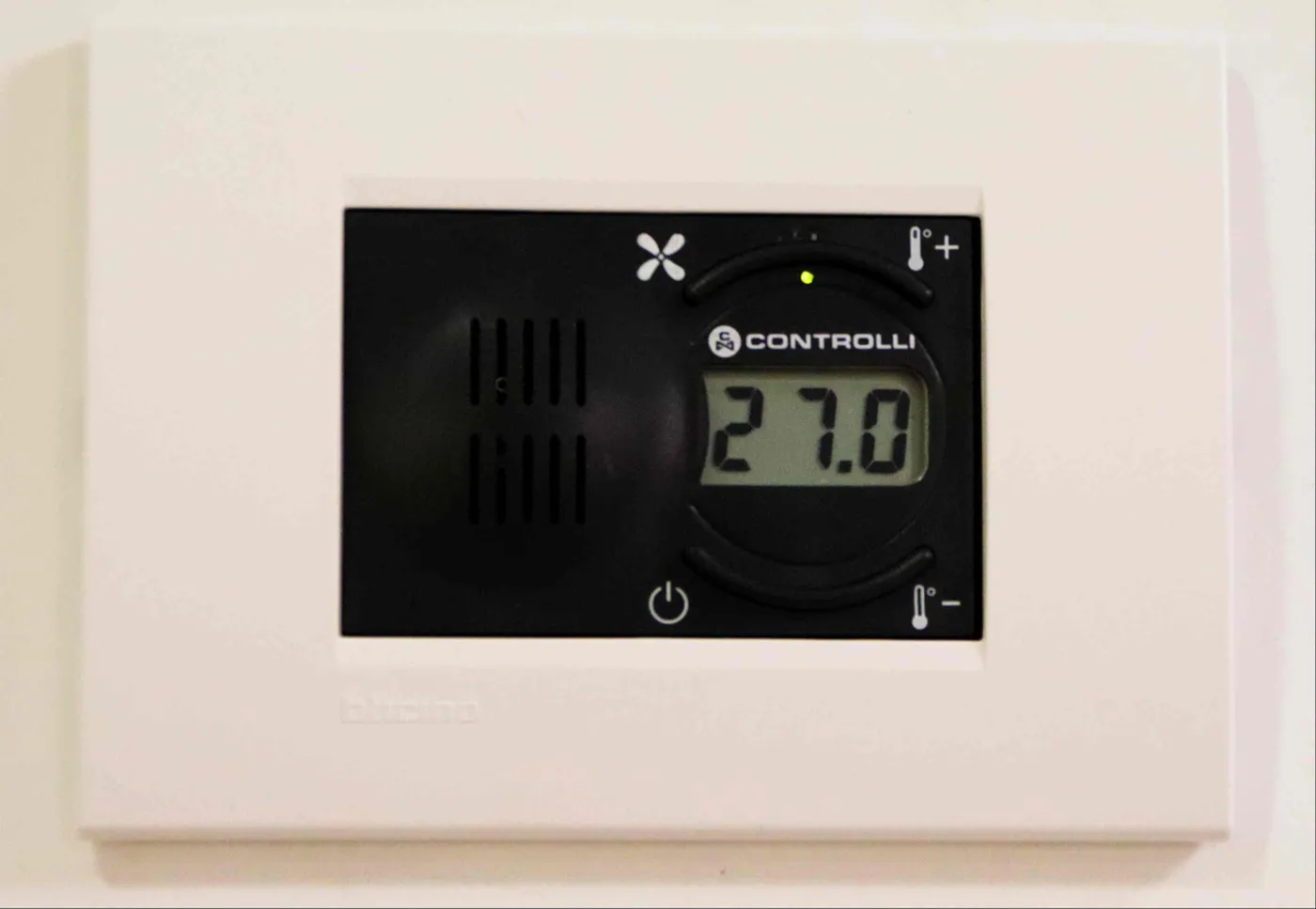 Aire condicionat a 27 graus i aparadors apagats a les deu del vespre: entra en vigor el decret d'estalvi energètic