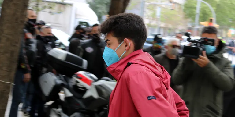 El TC diu que s'investigui si el noi de la dessuadora taronja va patir maltractaments per part de la policia nacional
