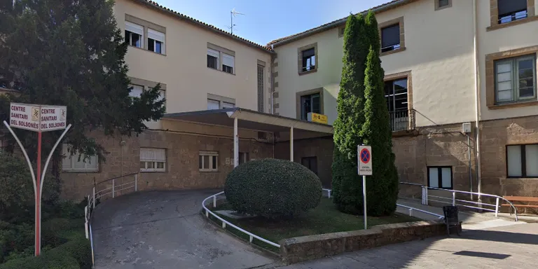 El Centre Sanitari manté la finestra del costat d'urgències com a lloc de realització de les proves PCR