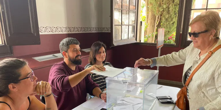 Els col·legis electorals obren amb total normalitat