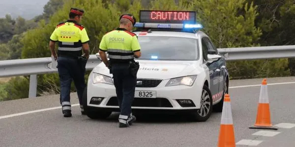 Un xoc frontal entre dues motos vora l’accés a Brises del Mar deixa tres homes ferits de diversa consideració
