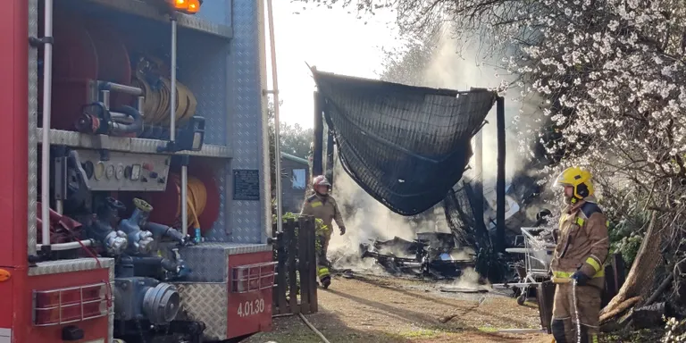 Incendi en una finca del camí de Can Garrós
