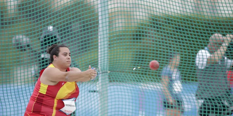 Debut i comiat de Laura Redondo al llançament de martell