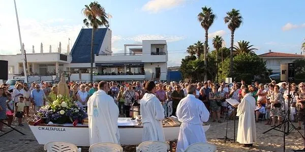 Més de 200 persones homenatgen la Mare de Déu del Carme pels carrers del Barri Marítim d’Altafulla
