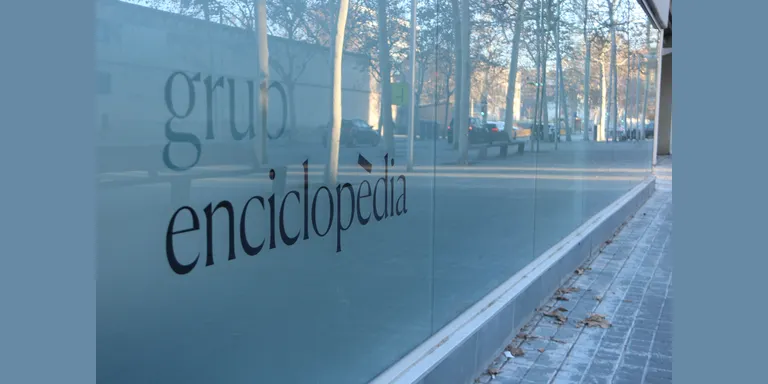 El Grup Enciclopèdia negocia amb Abacus i Jaume Roures la venda dels seus segells literaris