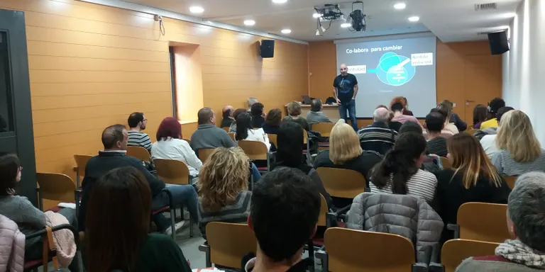 Es fa a Pineda una jornada de professionals de la medicina i la farmàcia per ajudar a deixar de fumar