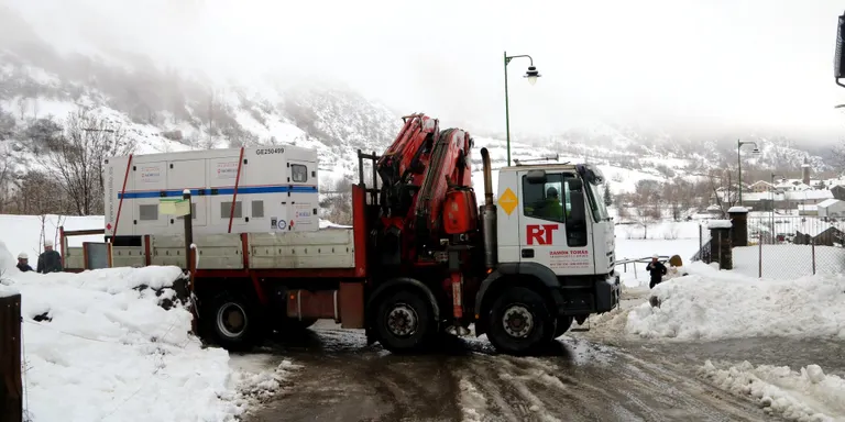 Arriba un grup electrògen a Àreu mentre que Alins suma més de 30 hores sense llum ni telèfon