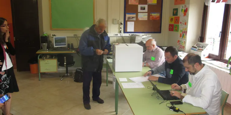 Judici a un veí de Lleida que va amenaçar amb un puny americà una mesa del 9-N a Vilaller