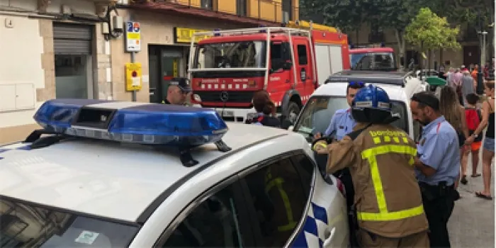 Ensurt per una fuita de gas propà en una furgoneta al carrer Ample