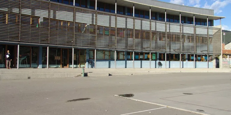 Debat sobre l'ús per part dels professors d'una sala de l'Institut Joan Brudieu