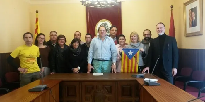 L'Alcalde i els partits pro-consulta han signat el manifest de denúncia internacional contra l'actitud del Govern espanyol