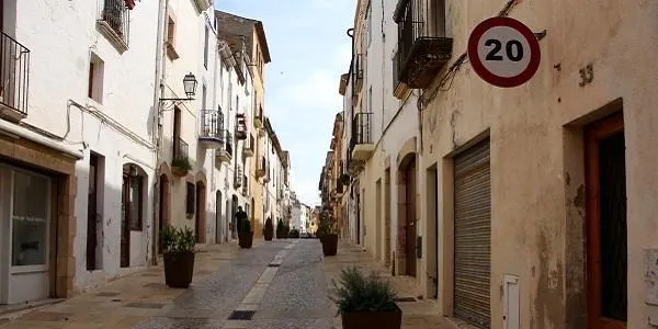 El carrer Martí d’Ardenya d’Altafulla, tancat al trànsit rodat durant tot l’estiu d’11h a 23h