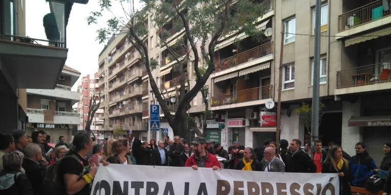 Un centenar de persones donen suport als 11 investigats pel 21F
