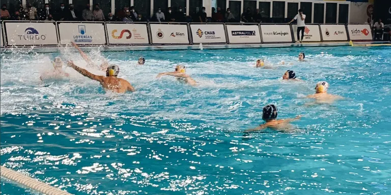 El CNAB supera el CN Barcelona (11-7) al primer partit de la final