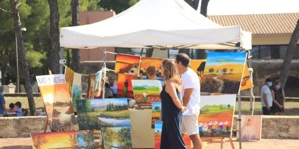 Nova jornada del mercat ‘Art al carrer’ de la mà d’una vintena d’artistes del Cercle Artístic d’Altafulla