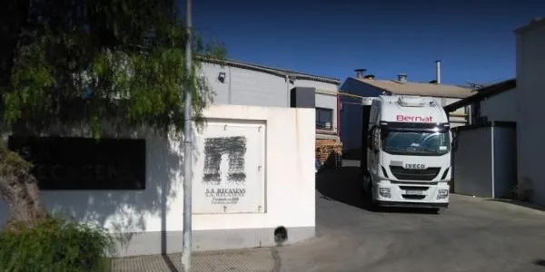 Un home resulta ferit greu en un accident a la fàbrica Recasens de la Pobla de Montornès