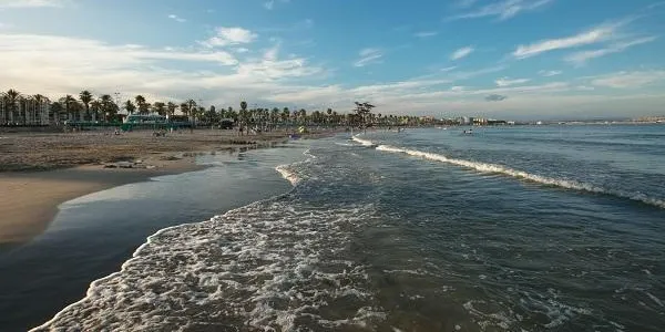 Un home de 70 anys mor per un atac de cor a la platja de la Pineda de Vila-seca