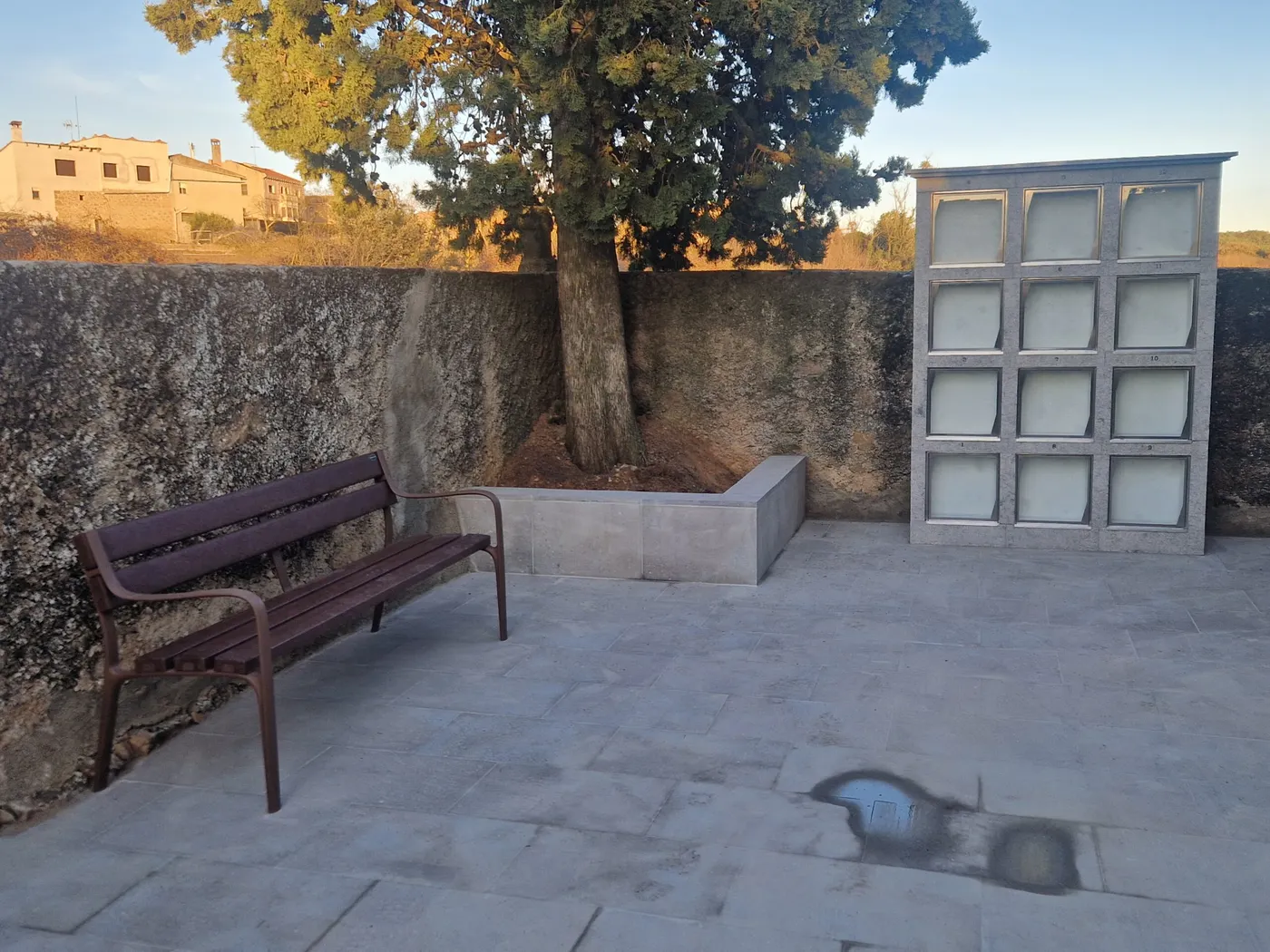 Construcció d'un columbari al cementiri de St. Climenç