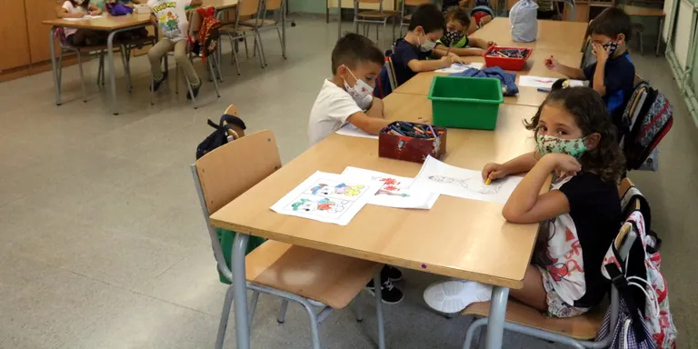 El govern espanyol plantejarà a les autonomies mantenir el retorn presencial a les aules el 10 de gener