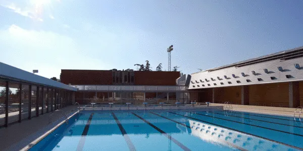 S'ha activat la fase 2 del Pla PROCICAT per onada de calor. Fins diumenge es permetrà l'accés lliure a la piscina municipal del Complex Esportiu de Les Cremades.