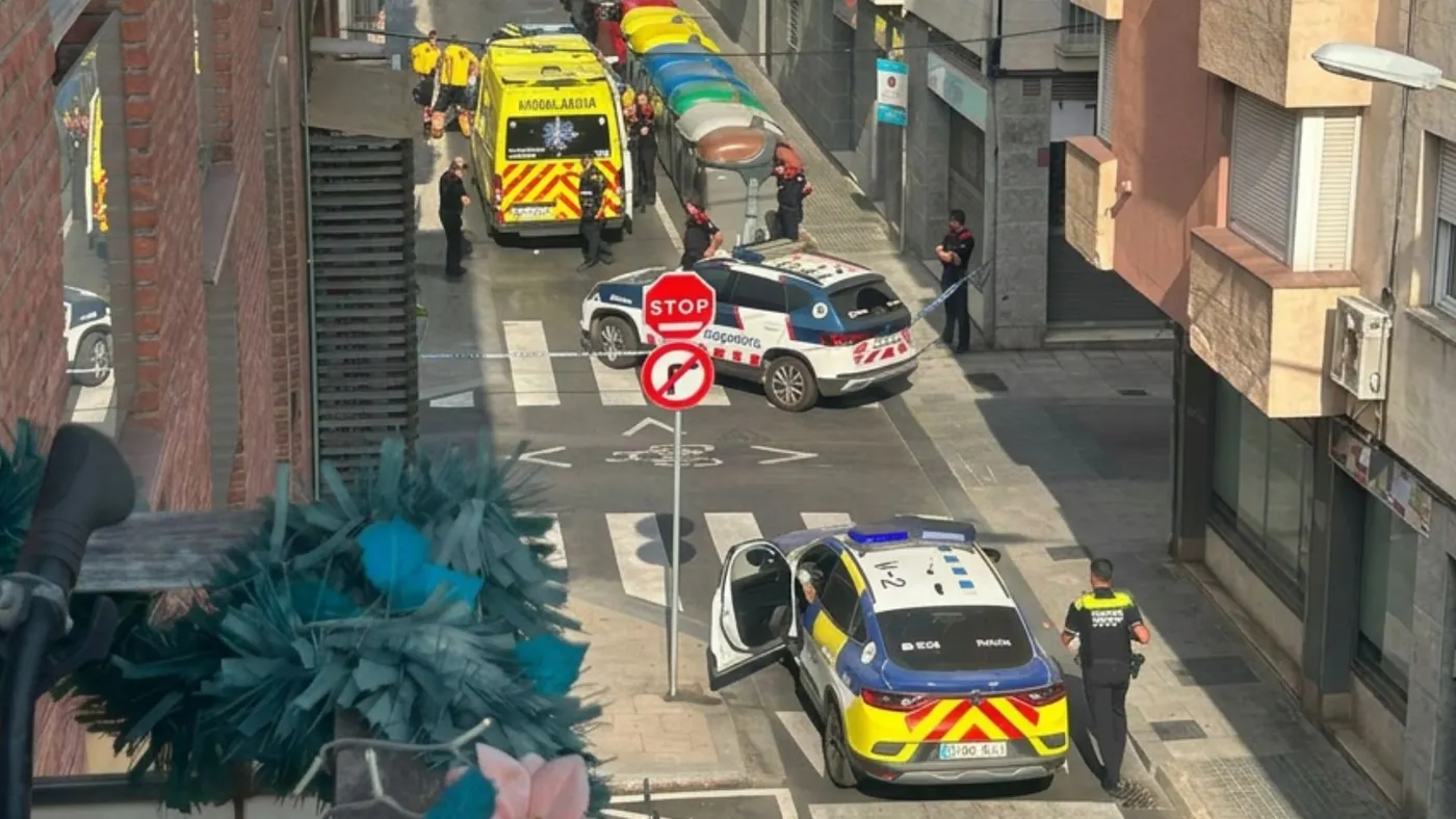 Una espectacular persecució iniciada a Sant Boi acaba amb un detingut i tres policies ferits