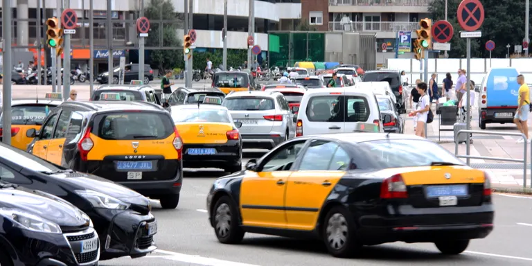 Uber torna a operar a Barcelona després de dos anys d'inactivitat pel decret de les VTC