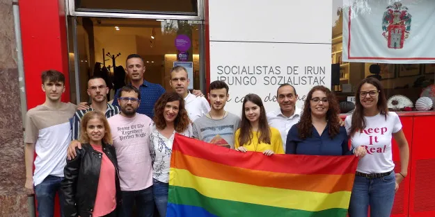 LOS SOCIALISTAS DE IRUN SE COMPROMETEN CON EL COLECTIVO LGTBI