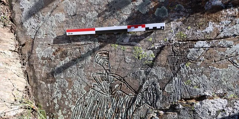 Descobreixen a la Vall d'Àssua centenars de gravats a la pedra de l'Edat Mitjana