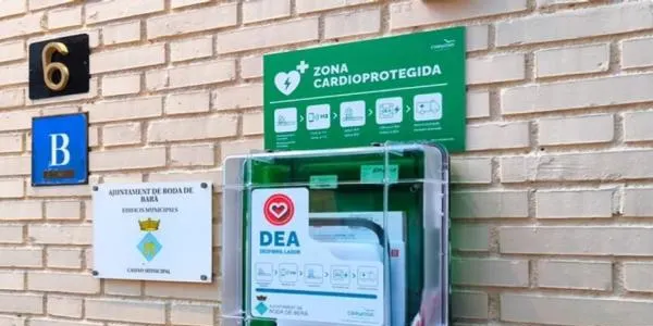 Roda de Berà amplia la seva xarxa cardioprotegida amb un nou DEA a La Barquera.