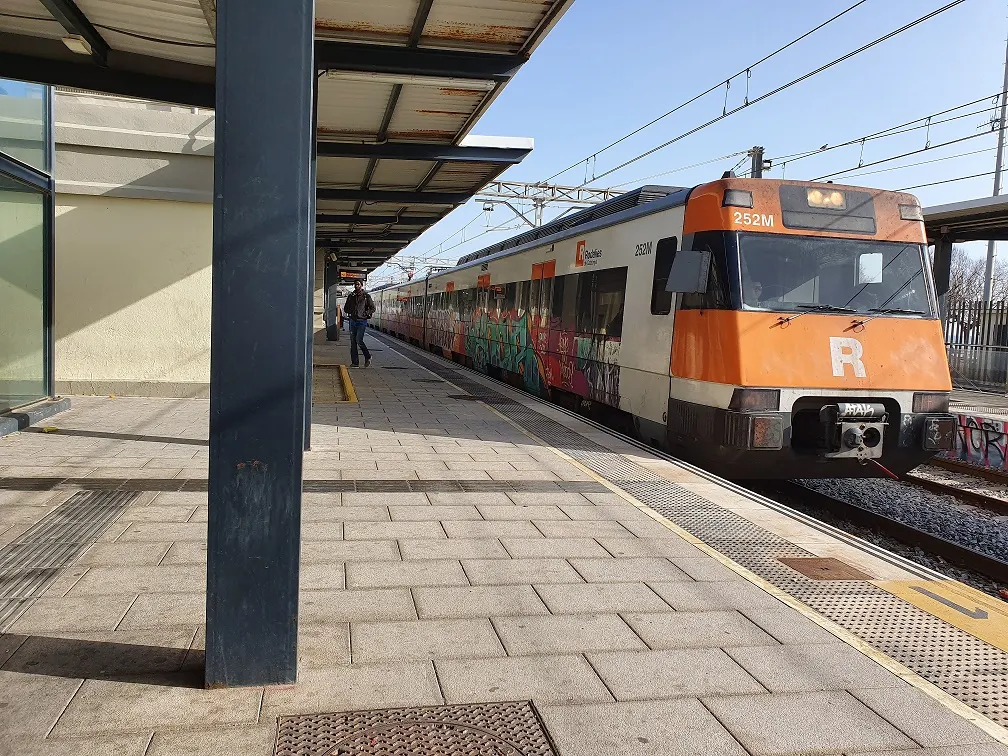 Vas cada dia a Girona? Com t'ho fas? Quan trigues?
