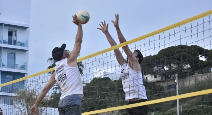 230 parelles participen en el torneig de Vòlei Platja Svatour a Masnou