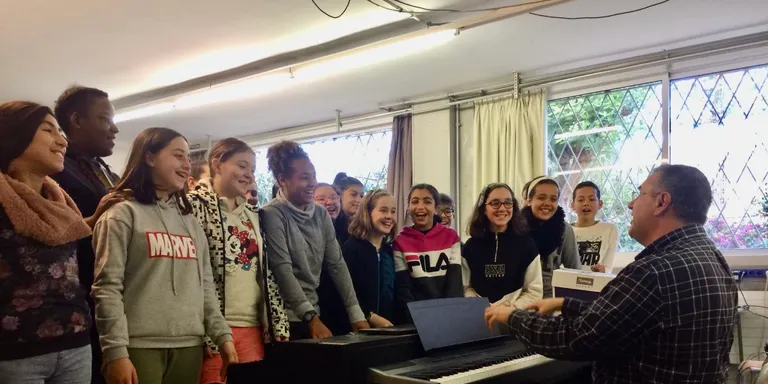 Quina Solidària a benefici del menjador Social de Poblenou a l'Institut Euclides