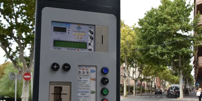 L'Ajuntament renovarà els parquímetres de la zona blava
