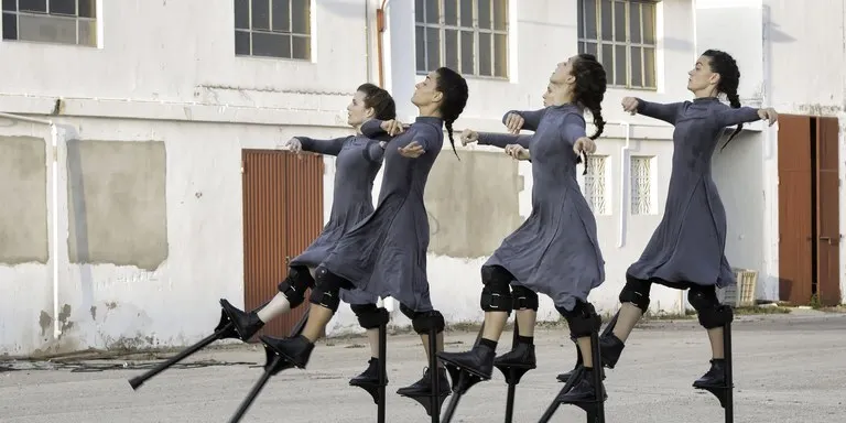 La plaça del Pòsit serà l’escenari d’un espectacle de dansa sobre xanques en el marc de ‘Cambrileja l’estiu’