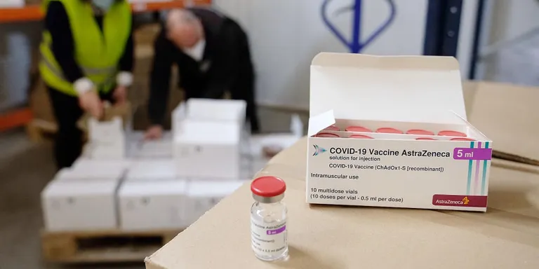 Els farmacèutics comencen a rebre el vaccí contra el Sars-cov-2 i veuen en la vacunació la única manera d'acabar amb la pandèmia
