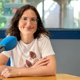 Entrevistes de la Justa del 29/4/2022 — Ple d’abril a Sant Just: passera de Mas Lluí i carril bici, conveni de biblioteques i personal, protecció de Collserola, “ciutat amiga dels animals” i tarificació social al Carrau Blau - episode art
