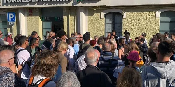 Un incendi a la via obliga a tallar la circulació de trens entre Tarragona i Altafulla